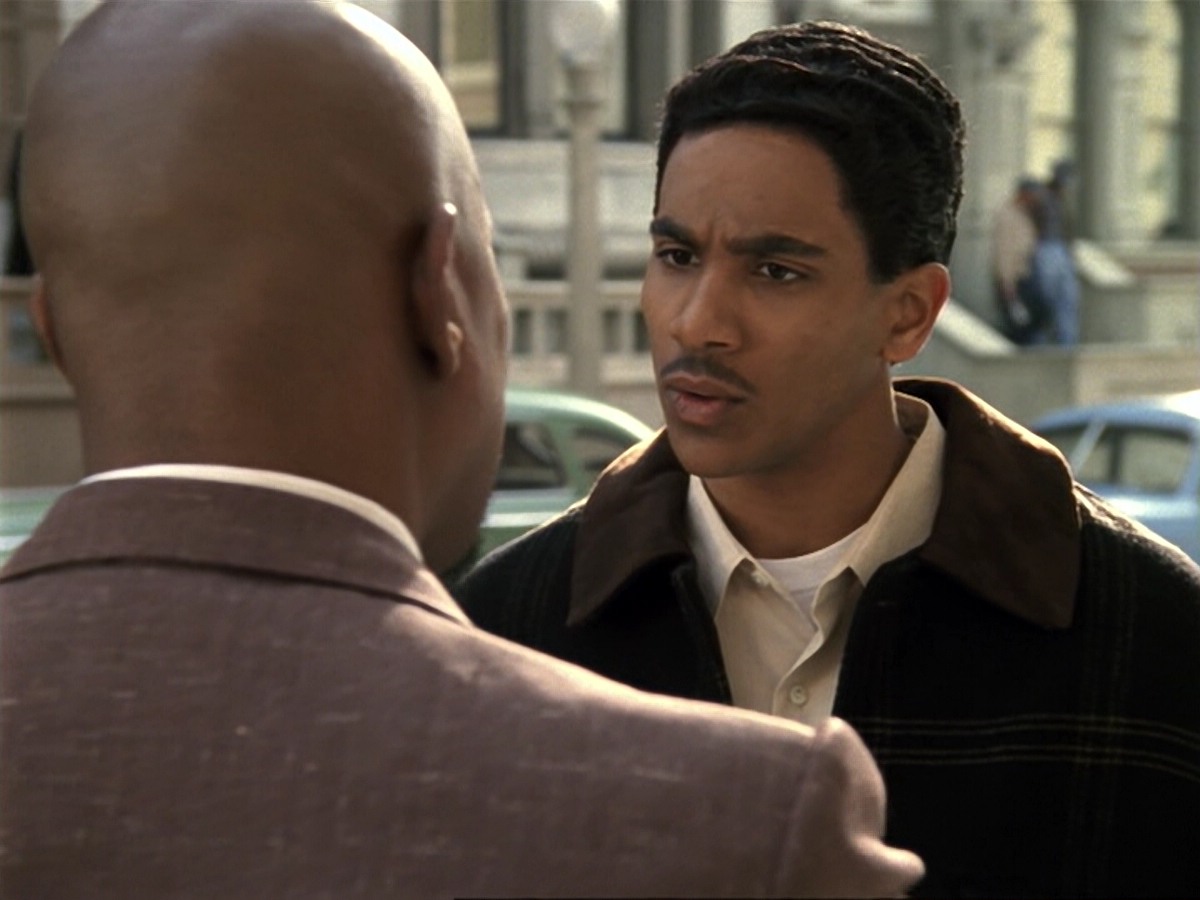 extant_StarTrek_DS9_6x13-FarBeyondTheStars_3192.jpg