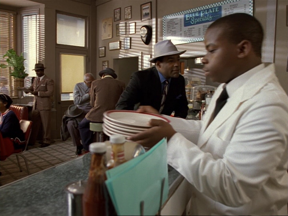 extant_StarTrek_DS9_6x13-FarBeyondTheStars_3202.jpg