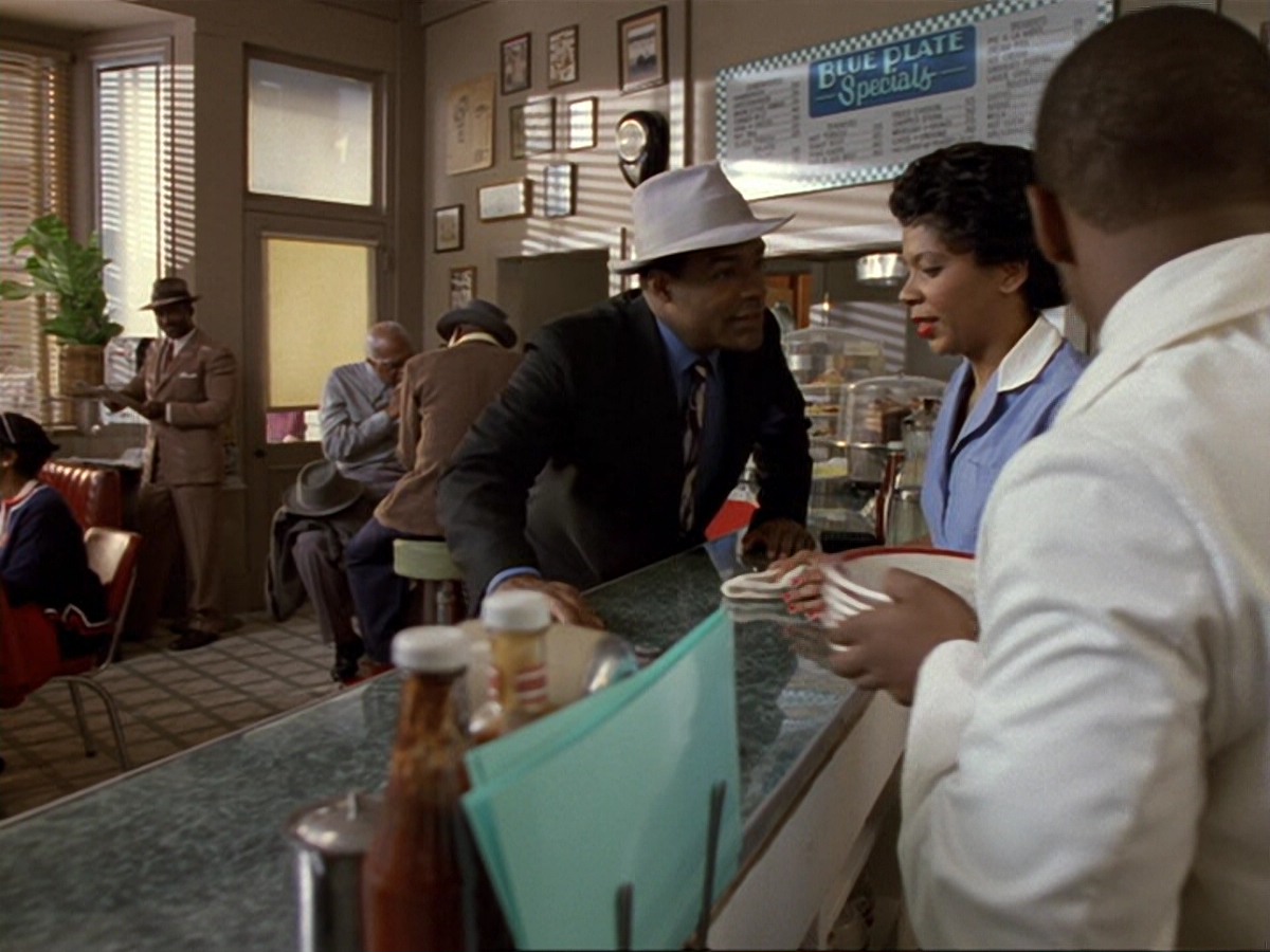 extant_StarTrek_DS9_6x13-FarBeyondTheStars_3203.jpg