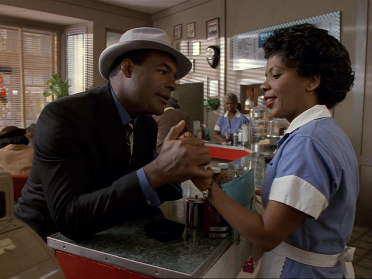 extant_StarTrek_DS9_6x13-FarBeyondTheStars_3223.jpg