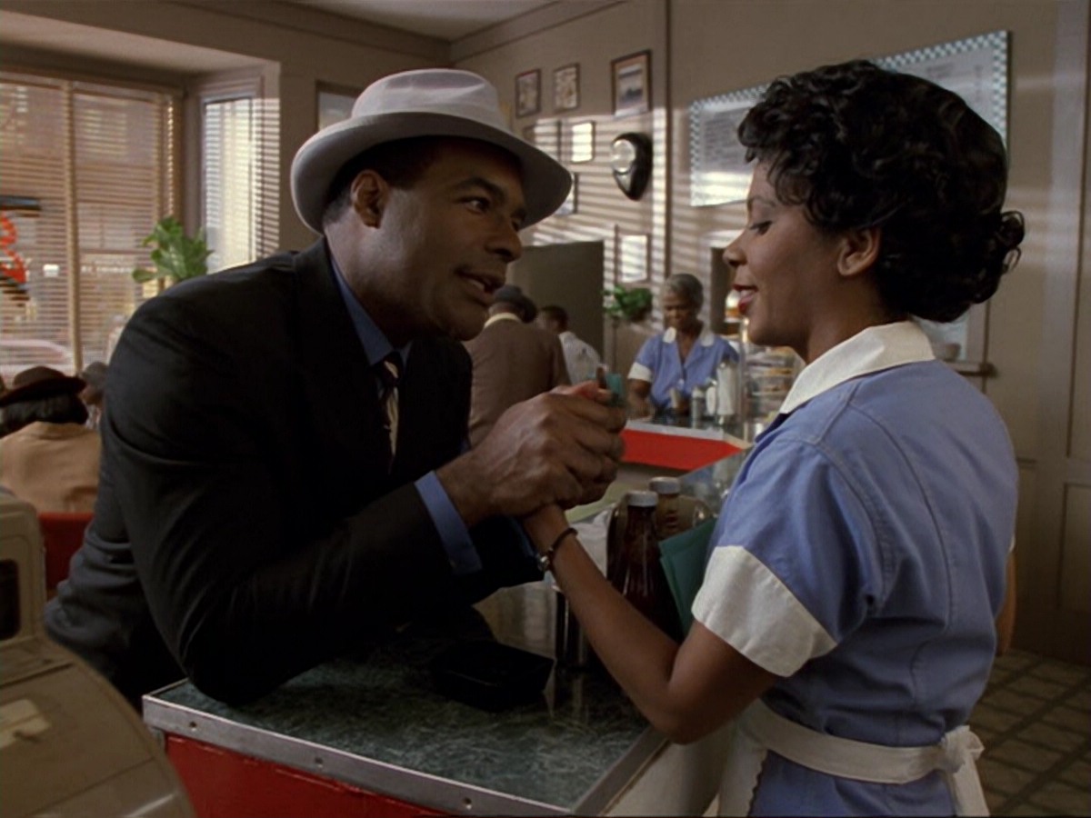 extant_StarTrek_DS9_6x13-FarBeyondTheStars_3225.jpg