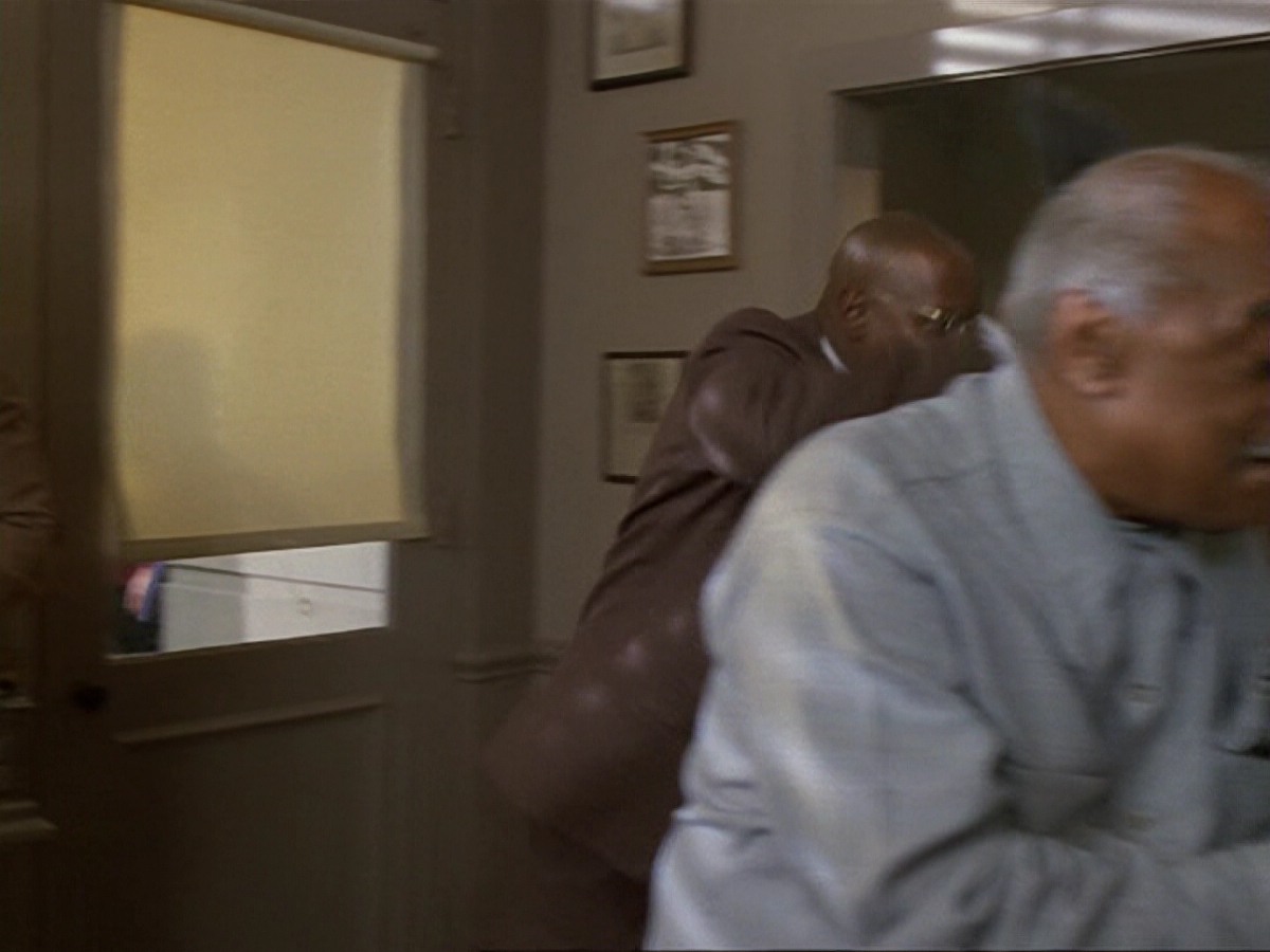 extant_StarTrek_DS9_6x13-FarBeyondTheStars_3233.jpg