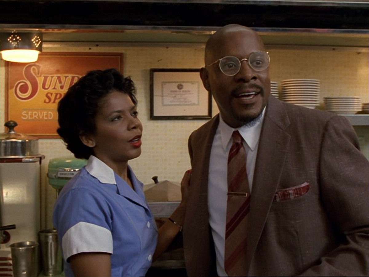 extant_StarTrek_DS9_6x13-FarBeyondTheStars_3244.jpg