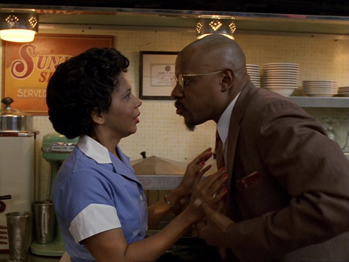 extant_StarTrek_DS9_6x13-FarBeyondTheStars_3252.jpg