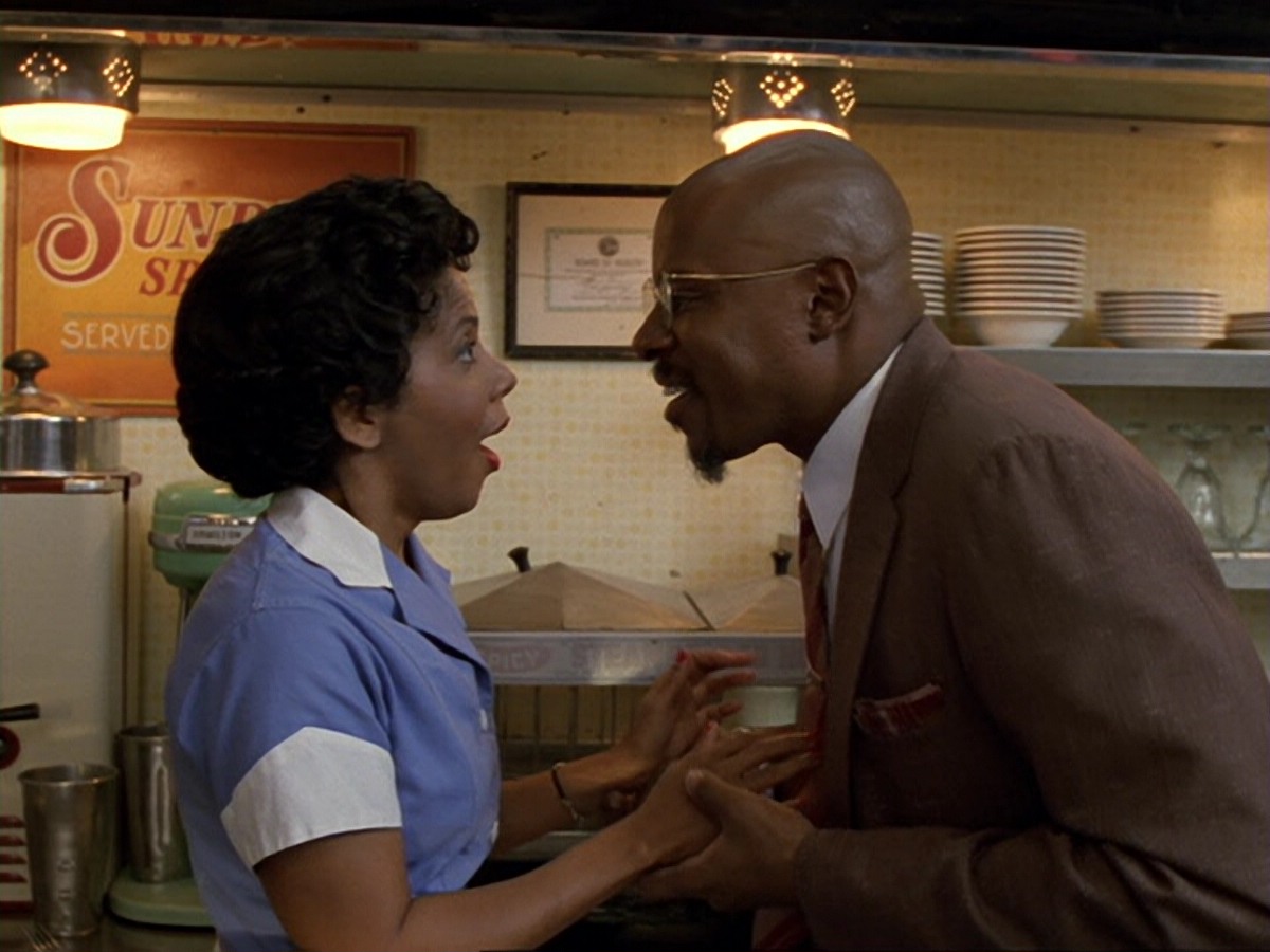 extant_StarTrek_DS9_6x13-FarBeyondTheStars_3253.jpg