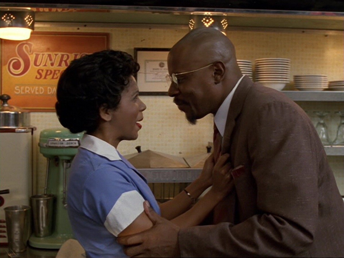 extant_StarTrek_DS9_6x13-FarBeyondTheStars_3258.jpg