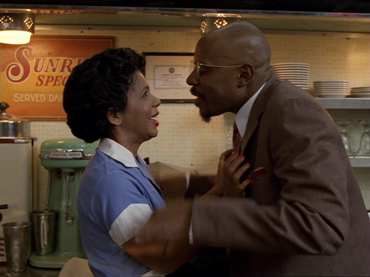 extant_StarTrek_DS9_6x13-FarBeyondTheStars_3259.jpg