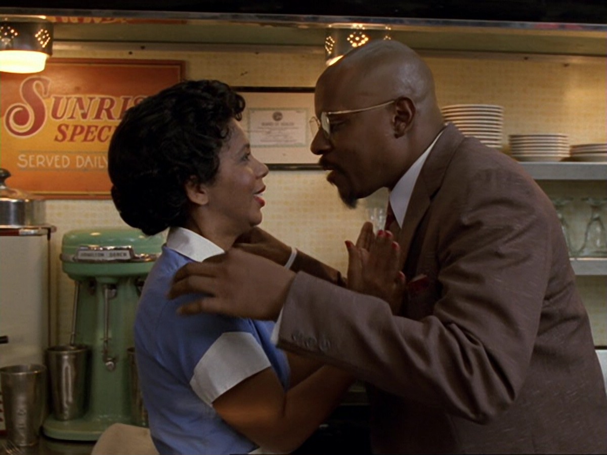 extant_StarTrek_DS9_6x13-FarBeyondTheStars_3260.jpg