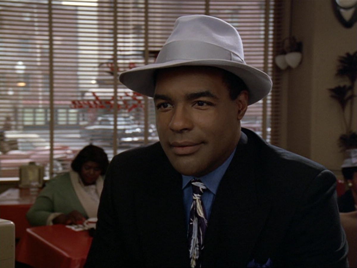 extant_StarTrek_DS9_6x13-FarBeyondTheStars_3262.jpg