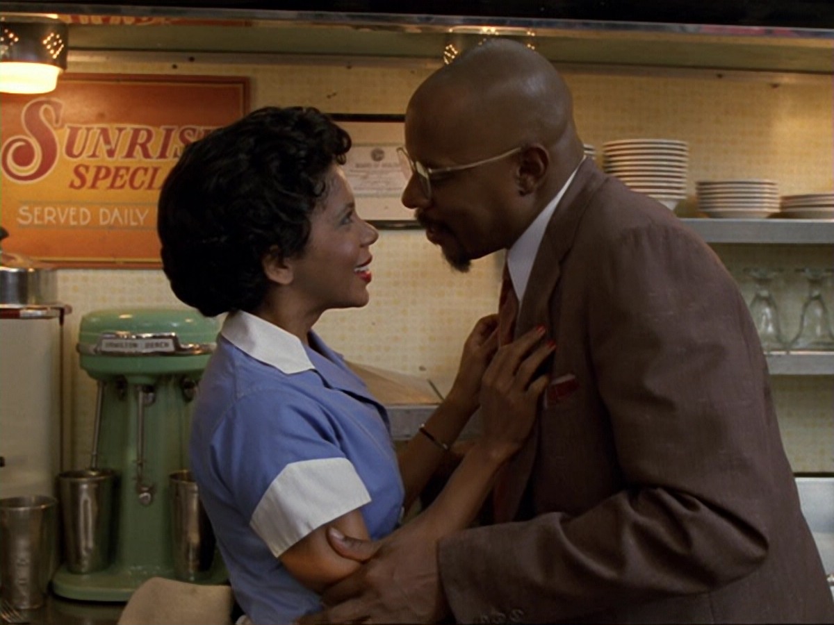 extant_StarTrek_DS9_6x13-FarBeyondTheStars_3266.jpg