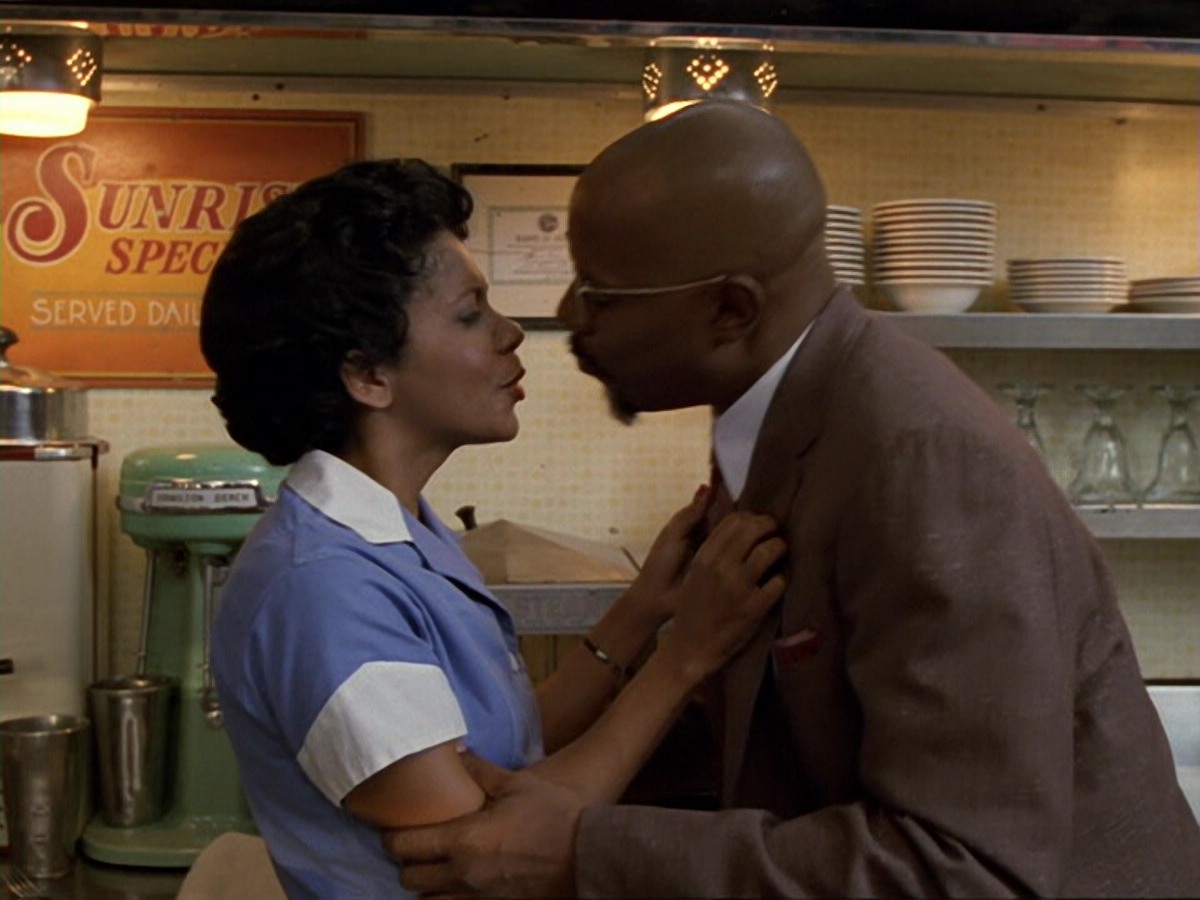 extant_StarTrek_DS9_6x13-FarBeyondTheStars_3268.jpg