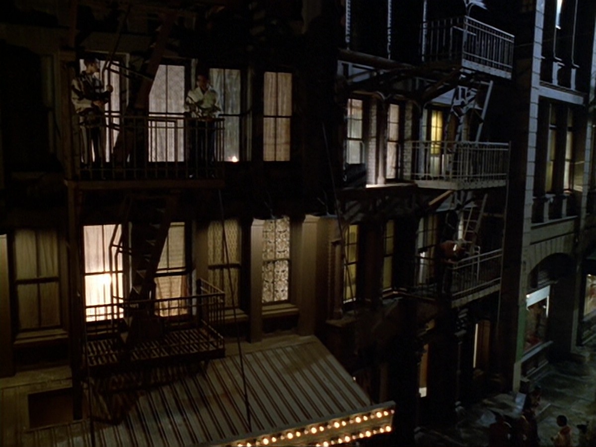 extant_StarTrek_DS9_6x13-FarBeyondTheStars_3281.jpg