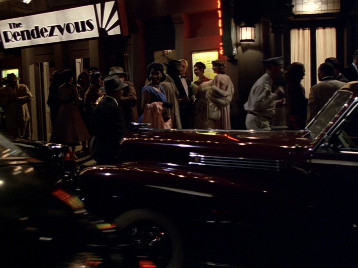extant_StarTrek_DS9_6x13-FarBeyondTheStars_3319.jpg