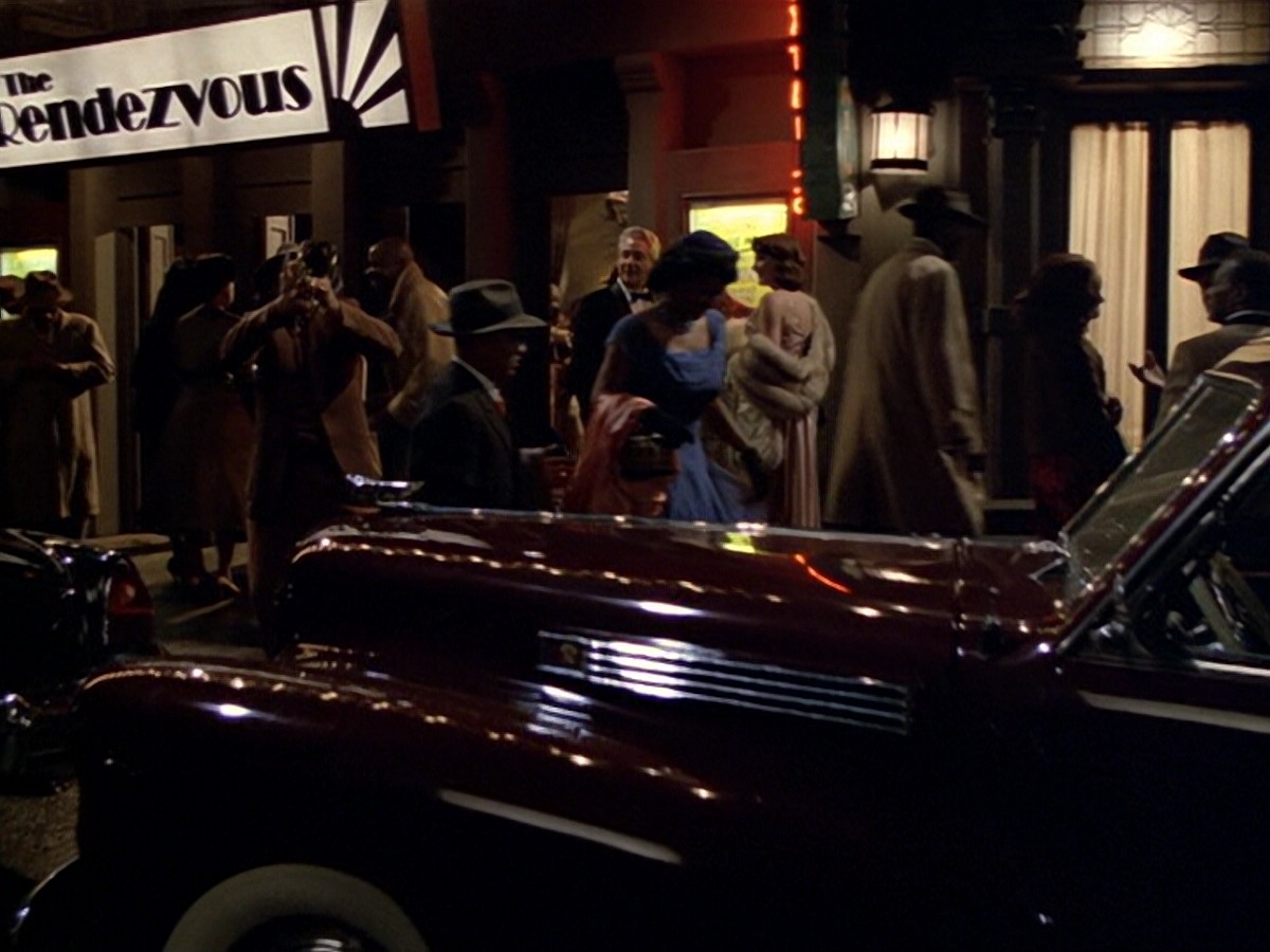 extant_StarTrek_DS9_6x13-FarBeyondTheStars_3321.jpg