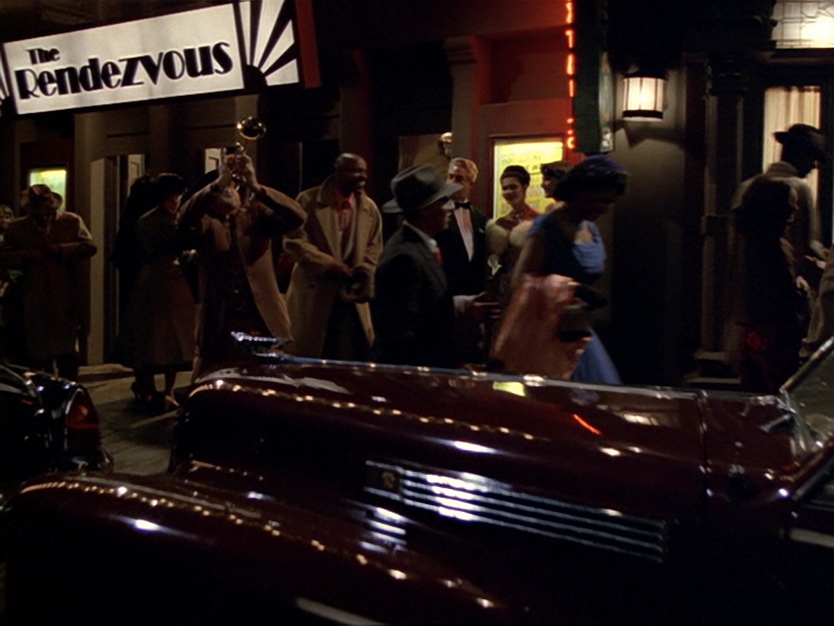 extant_StarTrek_DS9_6x13-FarBeyondTheStars_3322.jpg