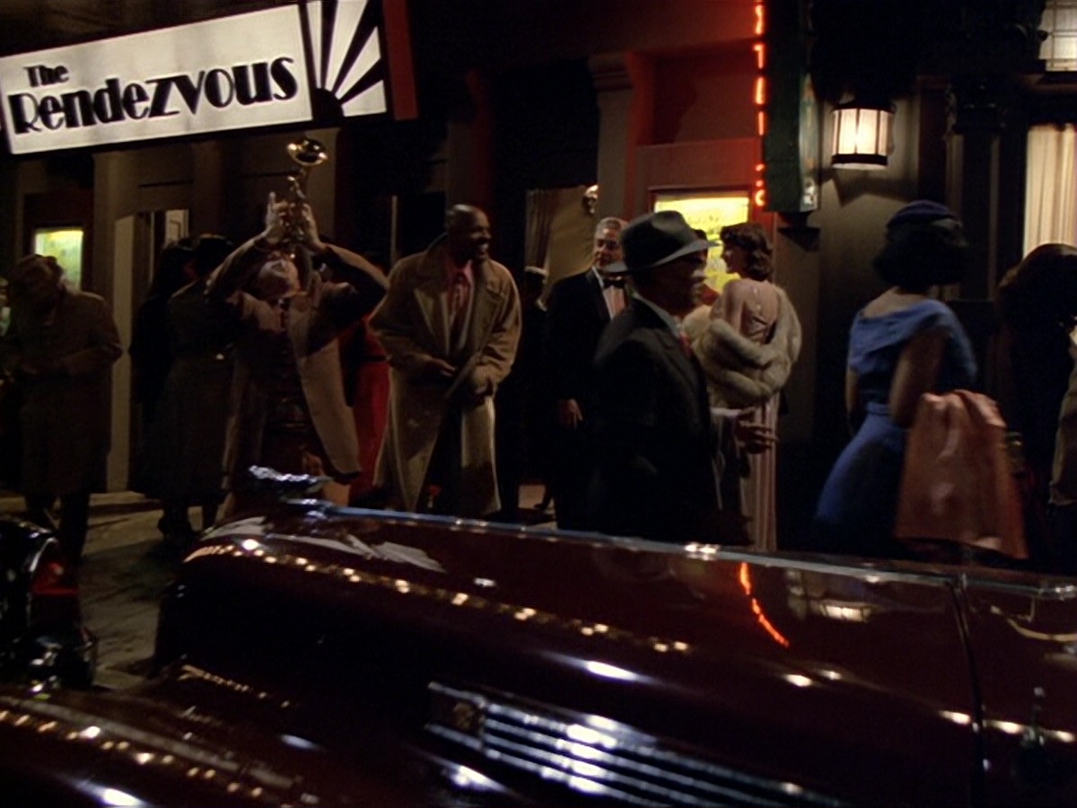 extant_StarTrek_DS9_6x13-FarBeyondTheStars_3323.jpg