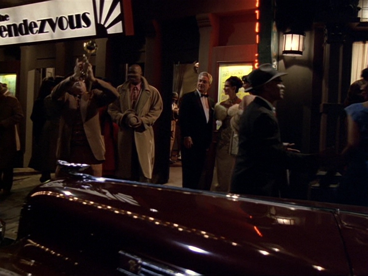 extant_StarTrek_DS9_6x13-FarBeyondTheStars_3324.jpg