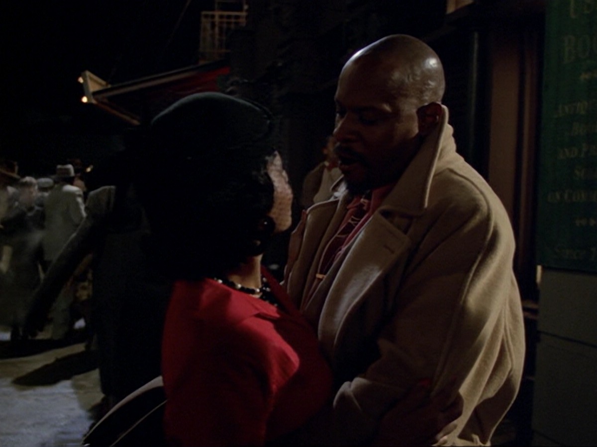 extant_StarTrek_DS9_6x13-FarBeyondTheStars_3356.jpg