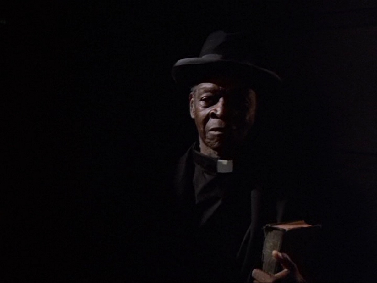 extant_StarTrek_DS9_6x13-FarBeyondTheStars_3365.jpg
