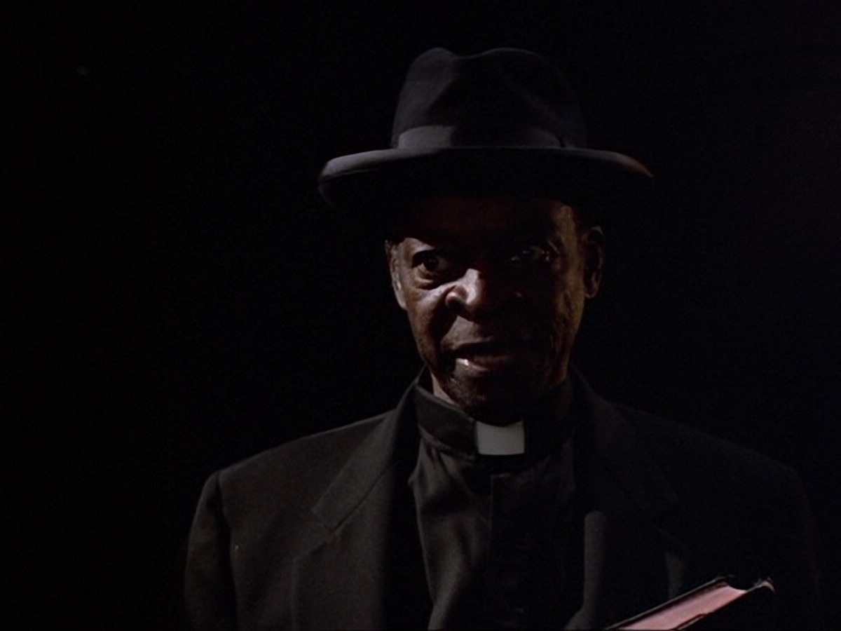 extant_StarTrek_DS9_6x13-FarBeyondTheStars_3381.jpg