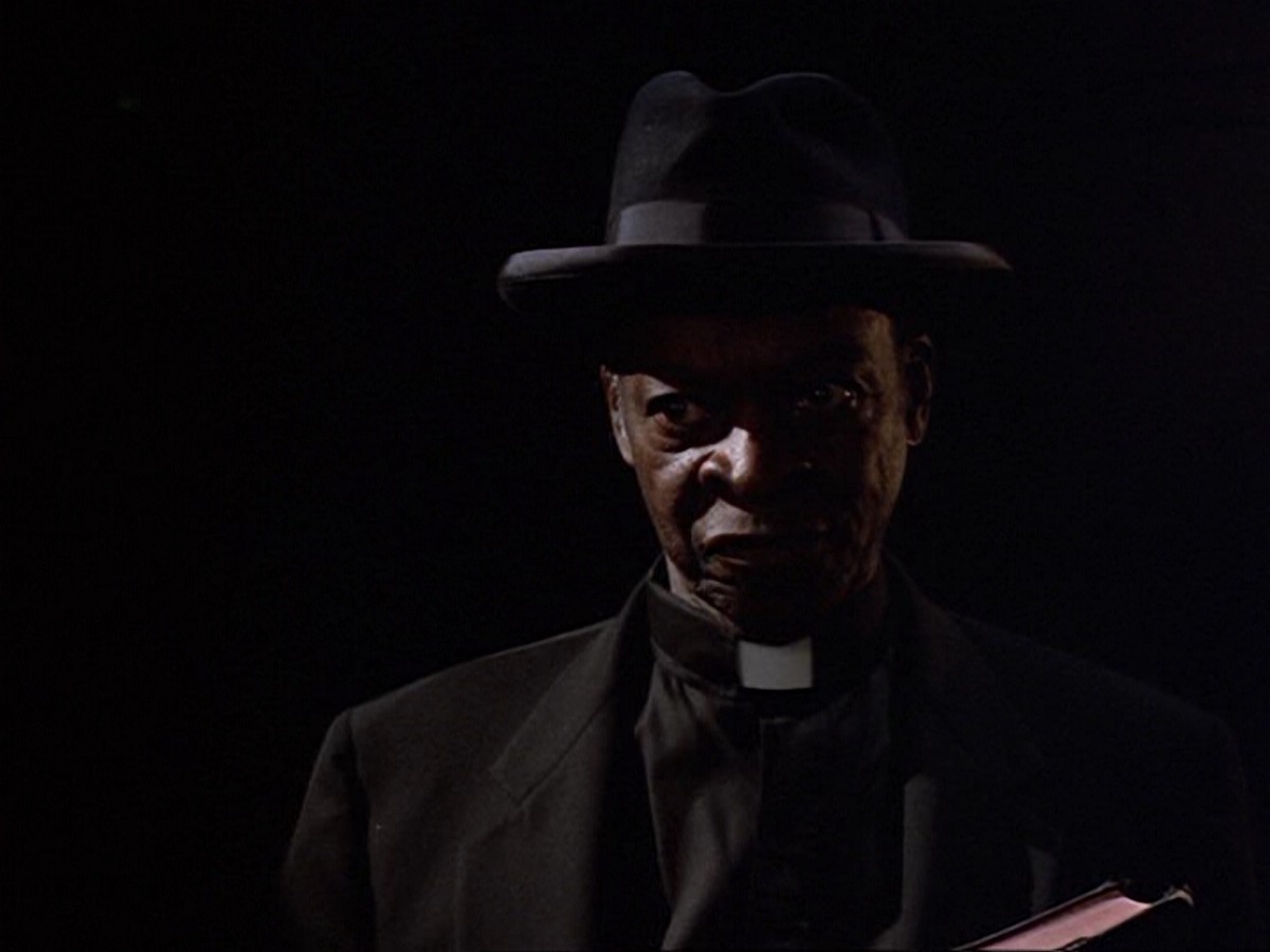 extant_StarTrek_DS9_6x13-FarBeyondTheStars_3386.jpg