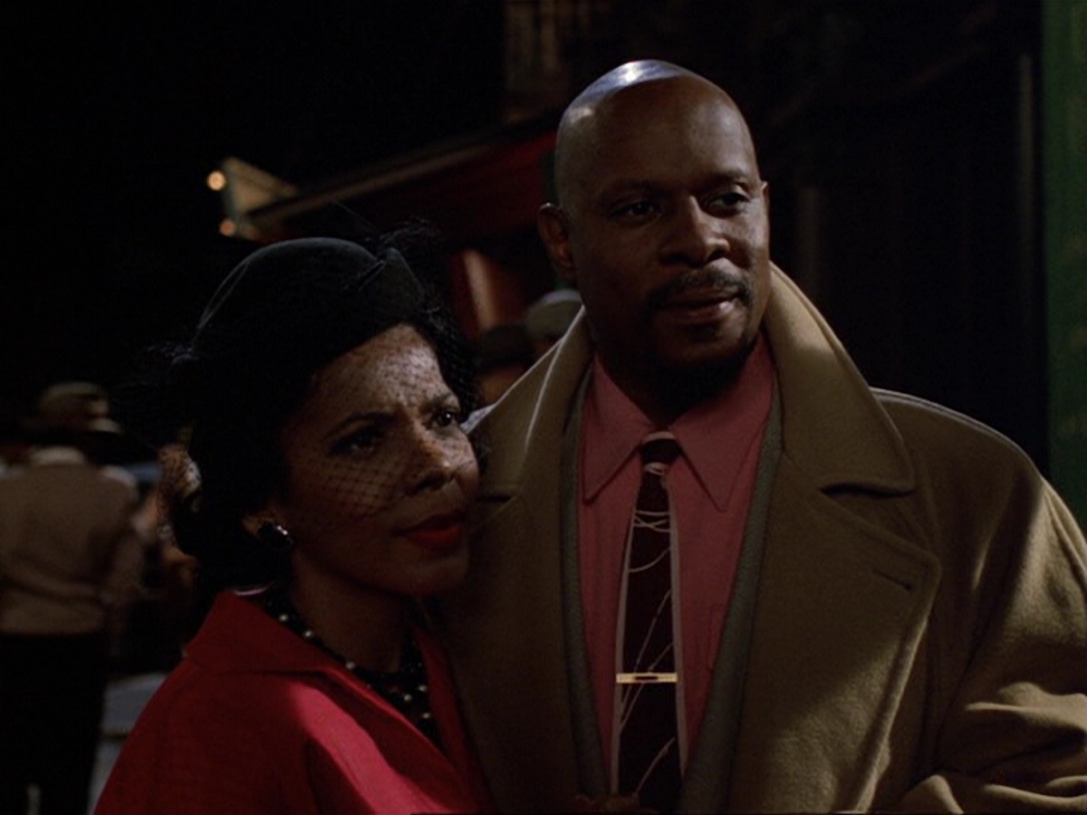 extant_StarTrek_DS9_6x13-FarBeyondTheStars_3387.jpg