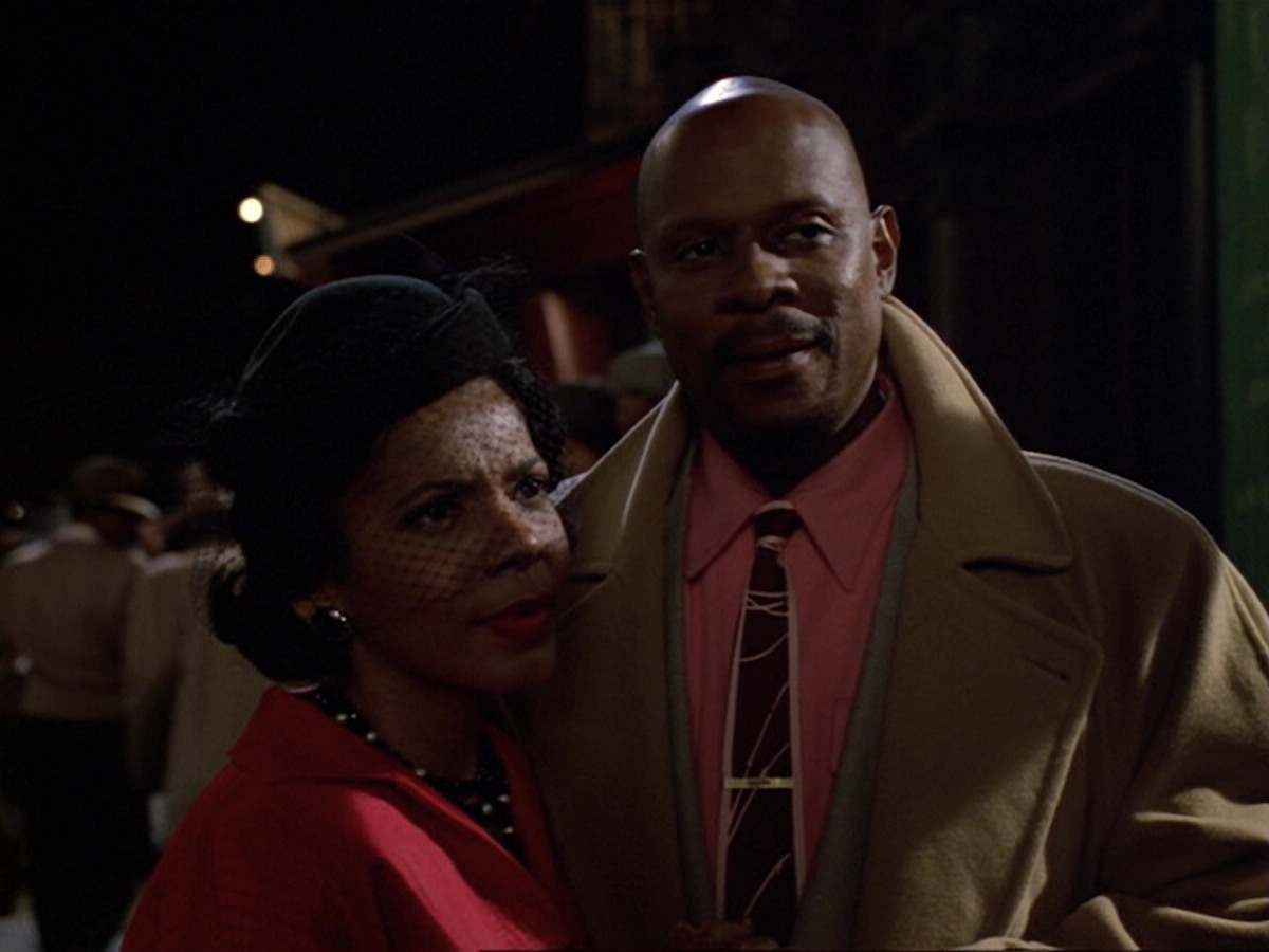 extant_StarTrek_DS9_6x13-FarBeyondTheStars_3389.jpg