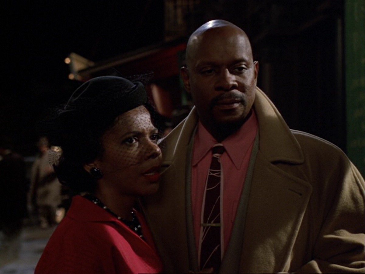 extant_StarTrek_DS9_6x13-FarBeyondTheStars_3399.jpg