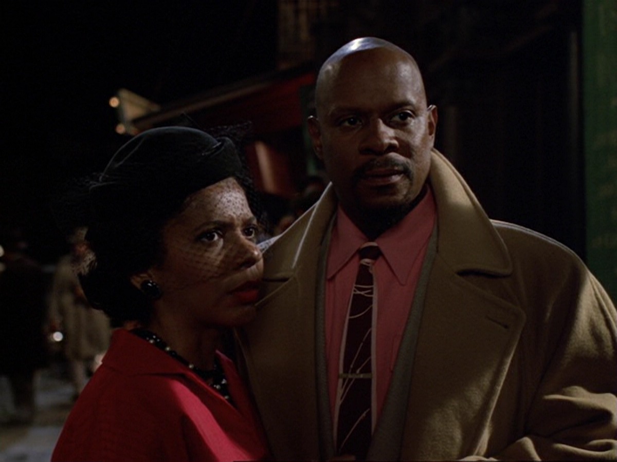 extant_StarTrek_DS9_6x13-FarBeyondTheStars_3402.jpg