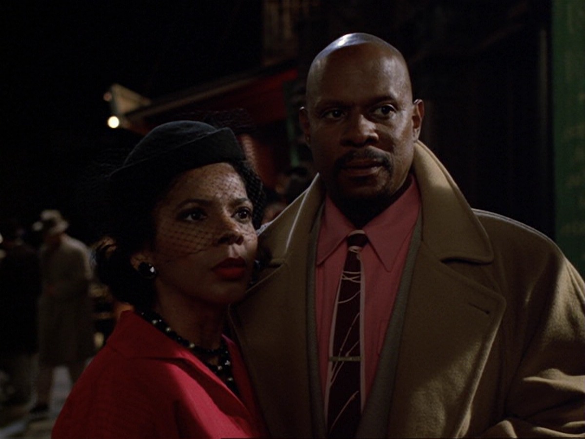 extant_StarTrek_DS9_6x13-FarBeyondTheStars_3406.jpg