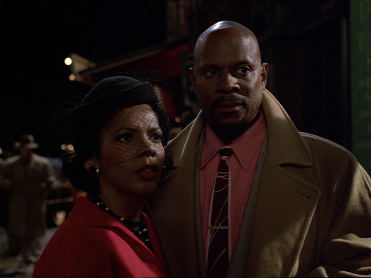 extant_StarTrek_DS9_6x13-FarBeyondTheStars_3407.jpg