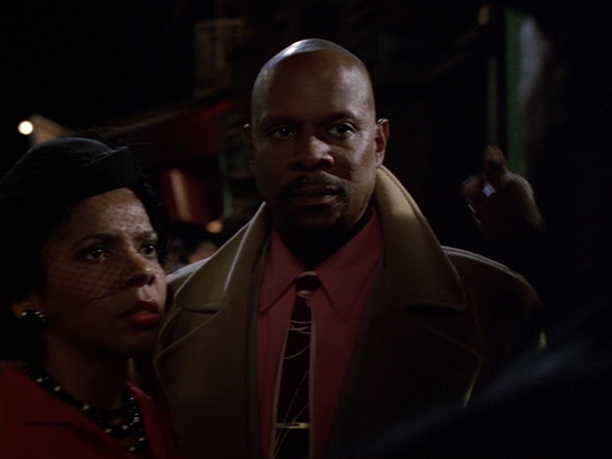 extant_StarTrek_DS9_6x13-FarBeyondTheStars_3415.jpg