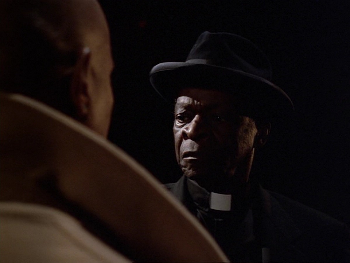extant_StarTrek_DS9_6x13-FarBeyondTheStars_3422.jpg