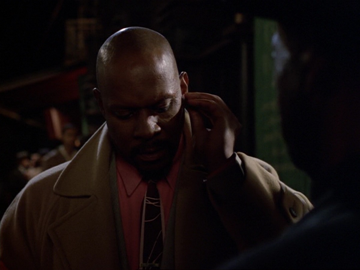 extant_StarTrek_DS9_6x13-FarBeyondTheStars_3432.jpg
