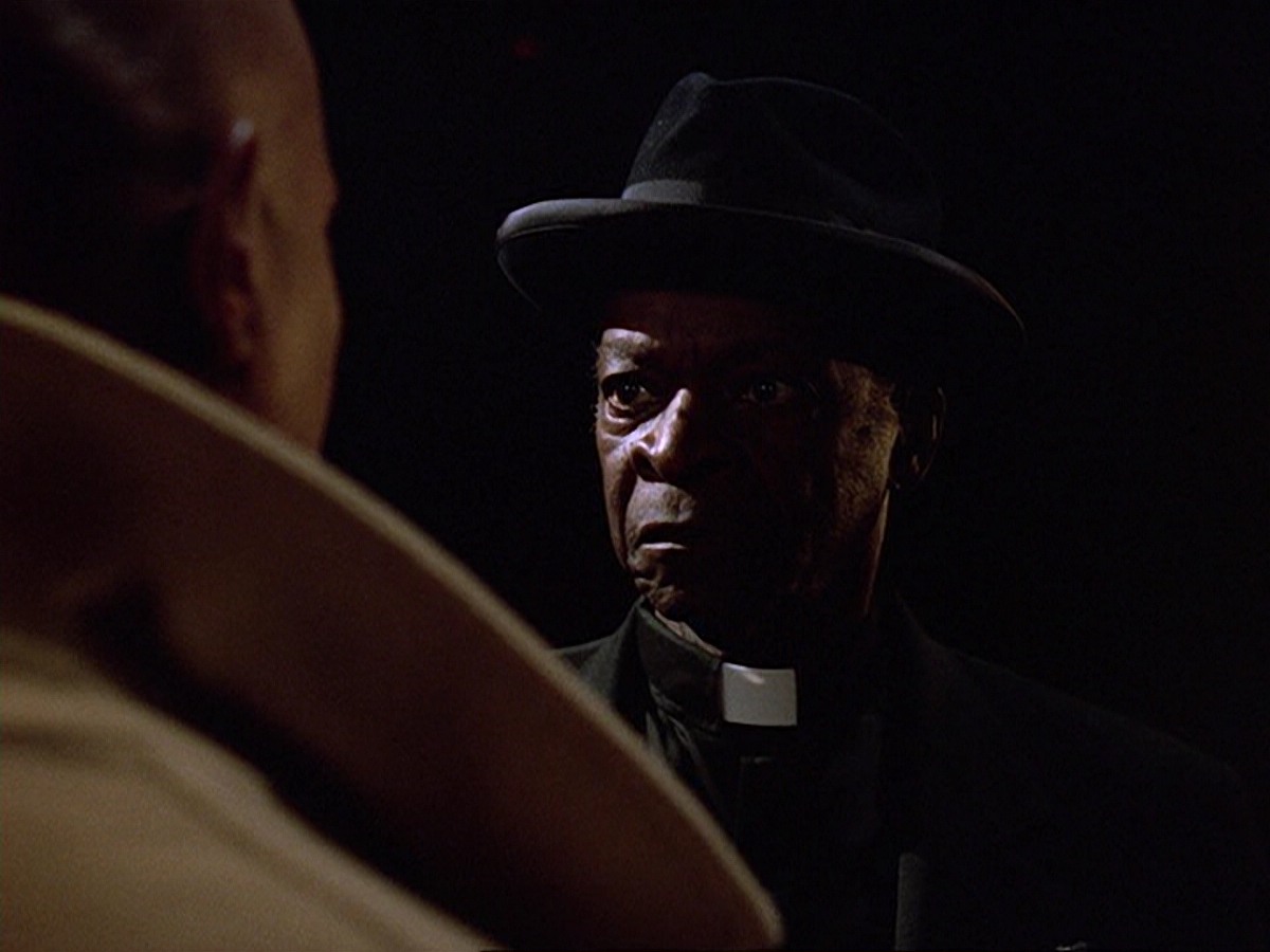 extant_StarTrek_DS9_6x13-FarBeyondTheStars_3437.jpg