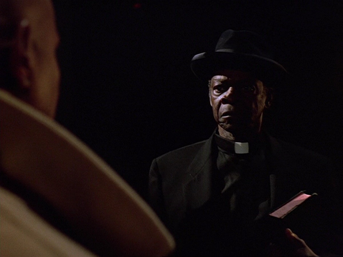 extant_StarTrek_DS9_6x13-FarBeyondTheStars_3441.jpg