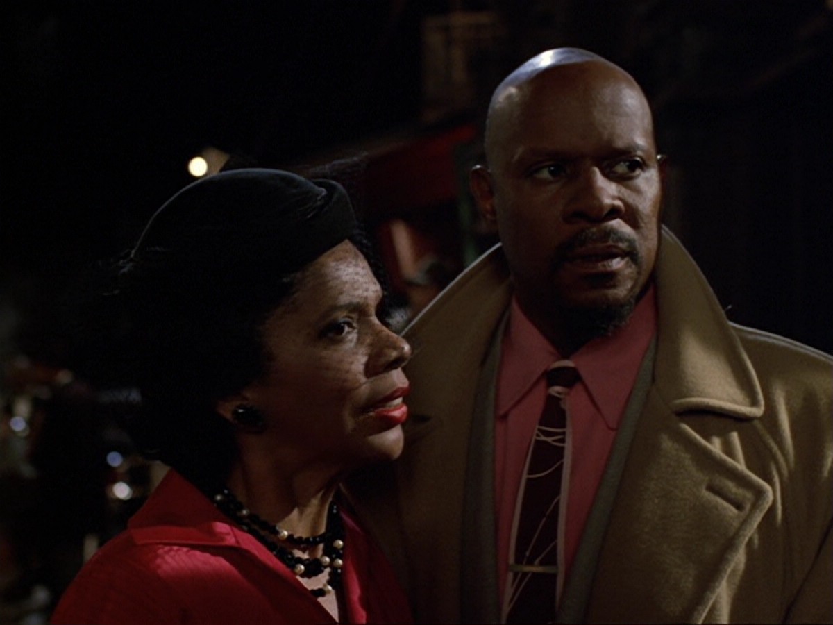extant_StarTrek_DS9_6x13-FarBeyondTheStars_3448.jpg