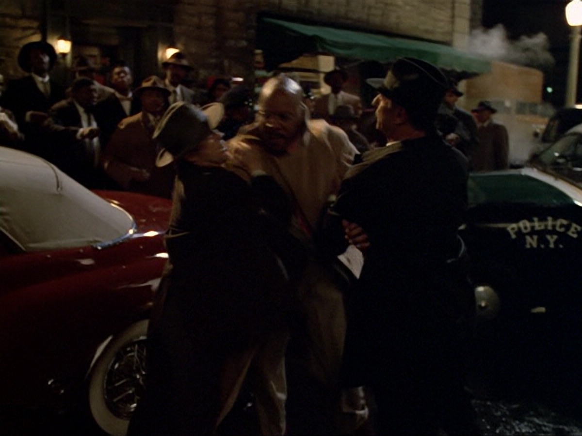 extant_StarTrek_DS9_6x13-FarBeyondTheStars_3477.jpg