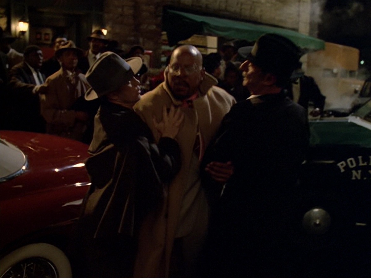 extant_StarTrek_DS9_6x13-FarBeyondTheStars_3479.jpg
