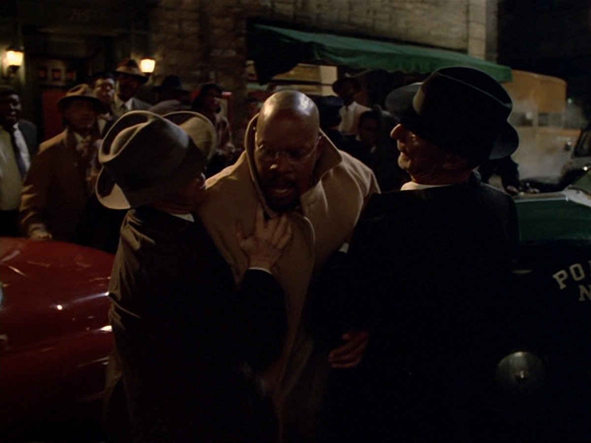 extant_StarTrek_DS9_6x13-FarBeyondTheStars_3480.jpg