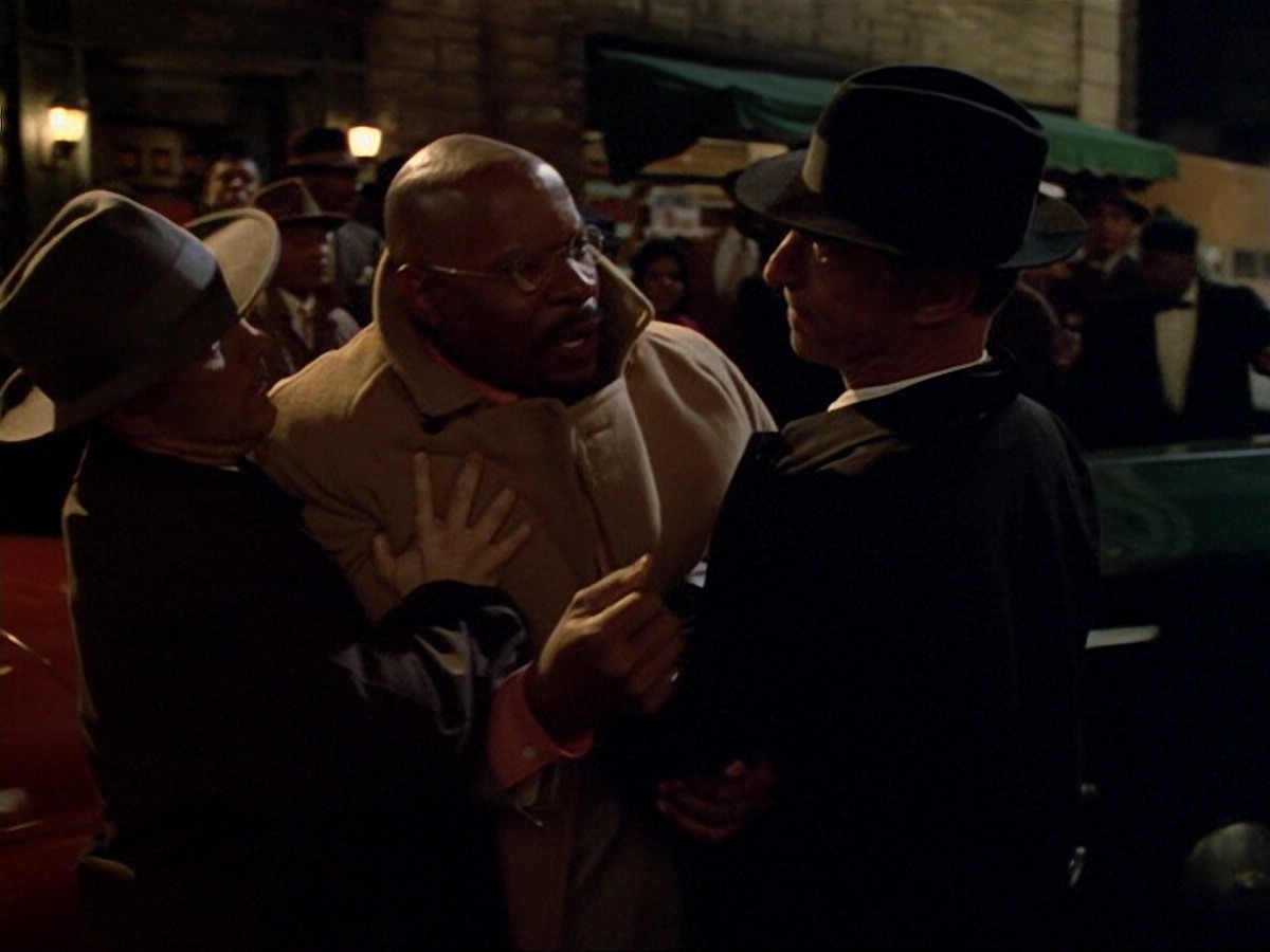 extant_StarTrek_DS9_6x13-FarBeyondTheStars_3487.jpg