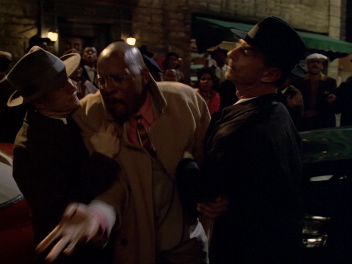 extant_StarTrek_DS9_6x13-FarBeyondTheStars_3493.jpg