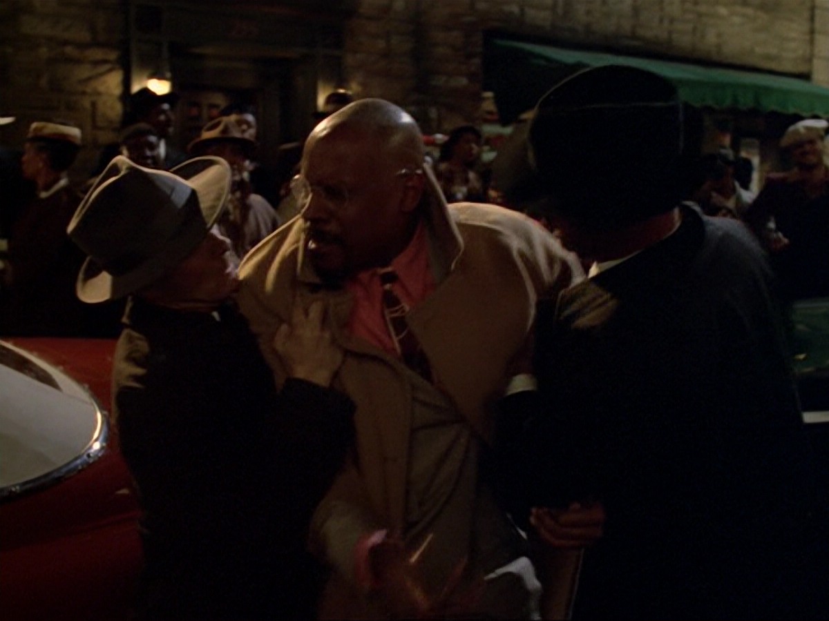 extant_StarTrek_DS9_6x13-FarBeyondTheStars_3494.jpg