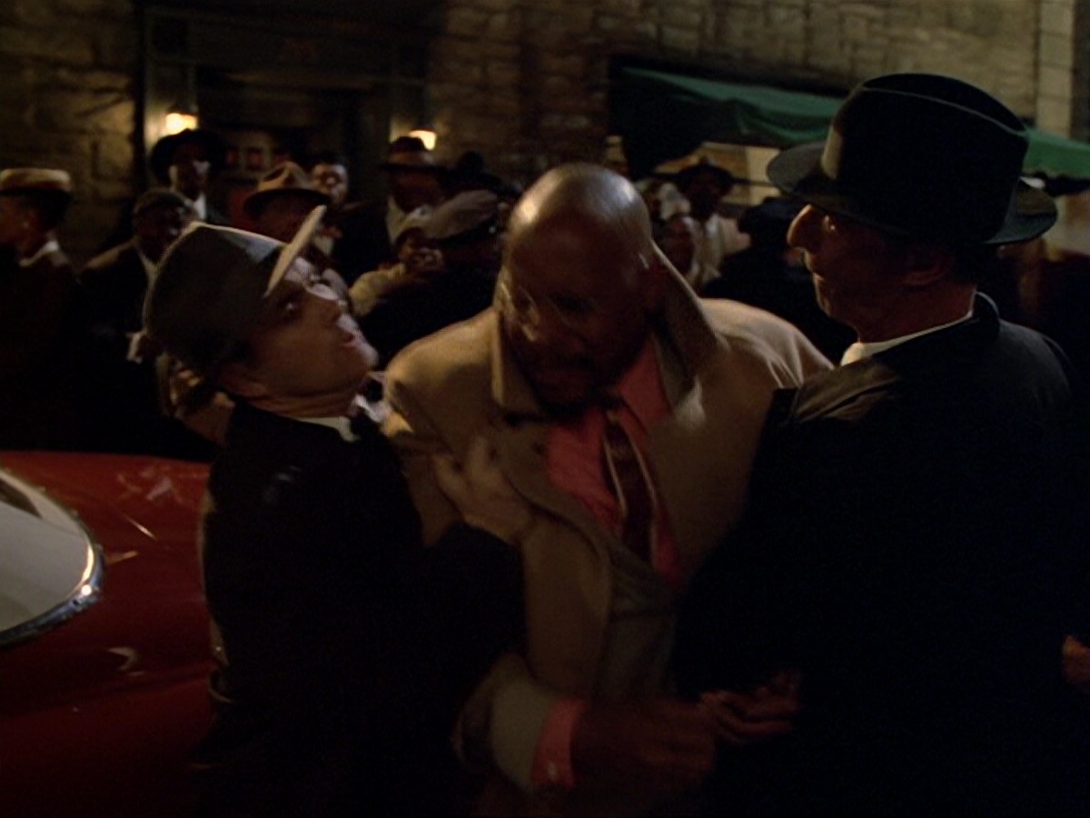 extant_StarTrek_DS9_6x13-FarBeyondTheStars_3495.jpg