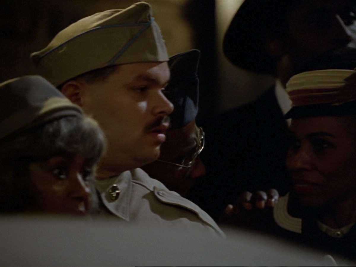 extant_StarTrek_DS9_6x13-FarBeyondTheStars_3505.jpg