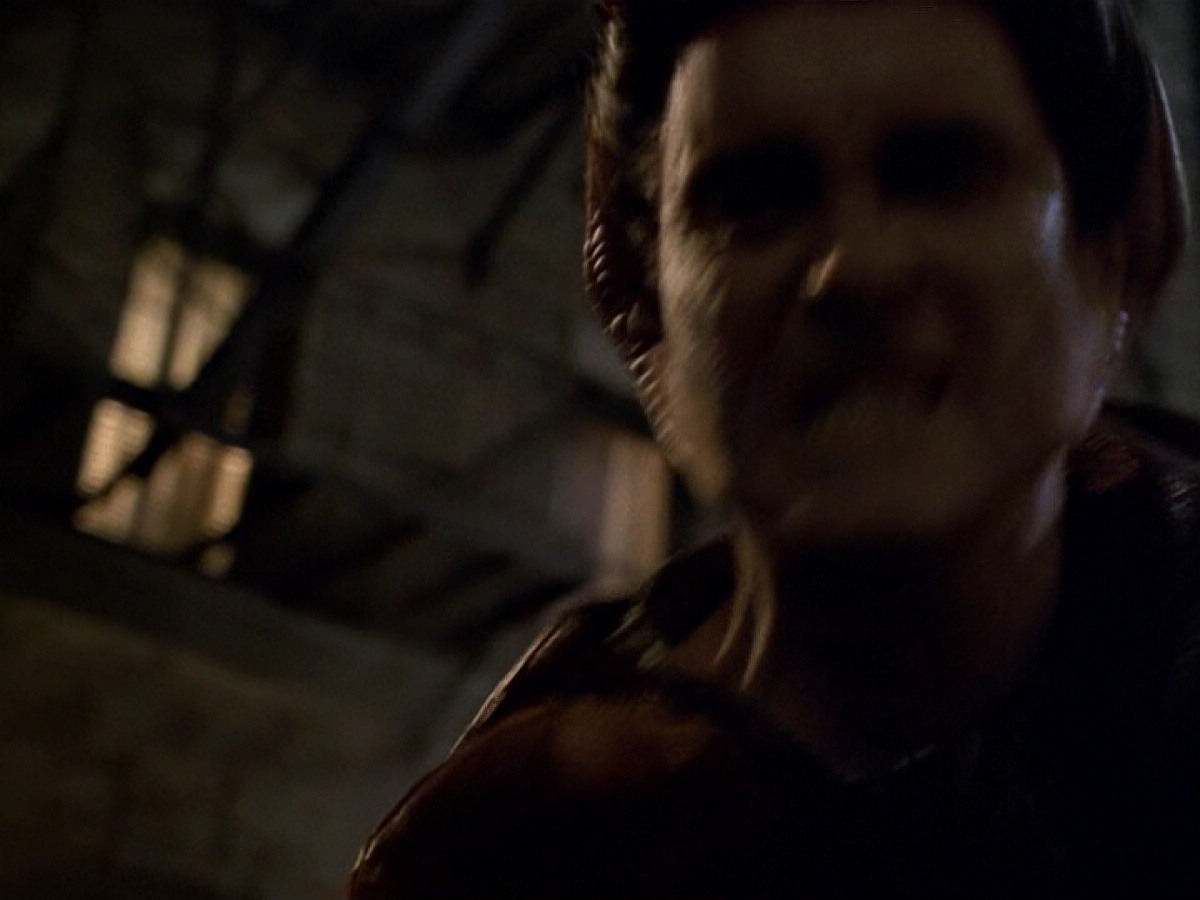 extant_StarTrek_DS9_6x13-FarBeyondTheStars_3525.jpg