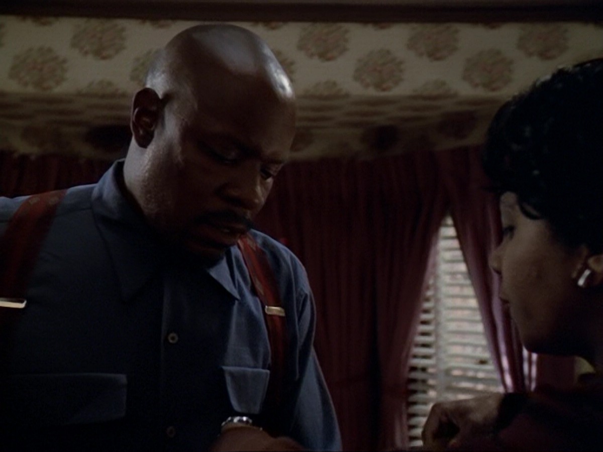 extant_StarTrek_DS9_6x13-FarBeyondTheStars_3559.jpg