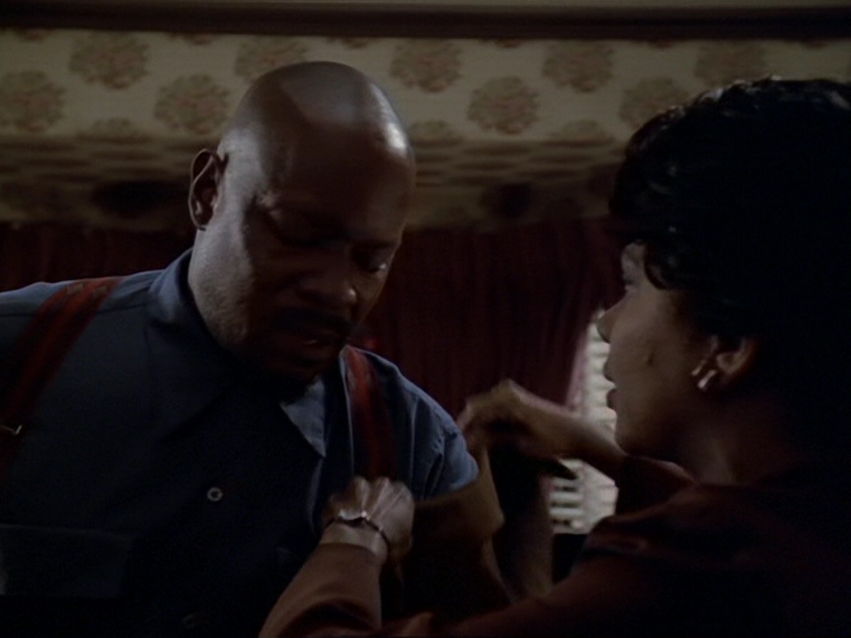 extant_StarTrek_DS9_6x13-FarBeyondTheStars_3560.jpg