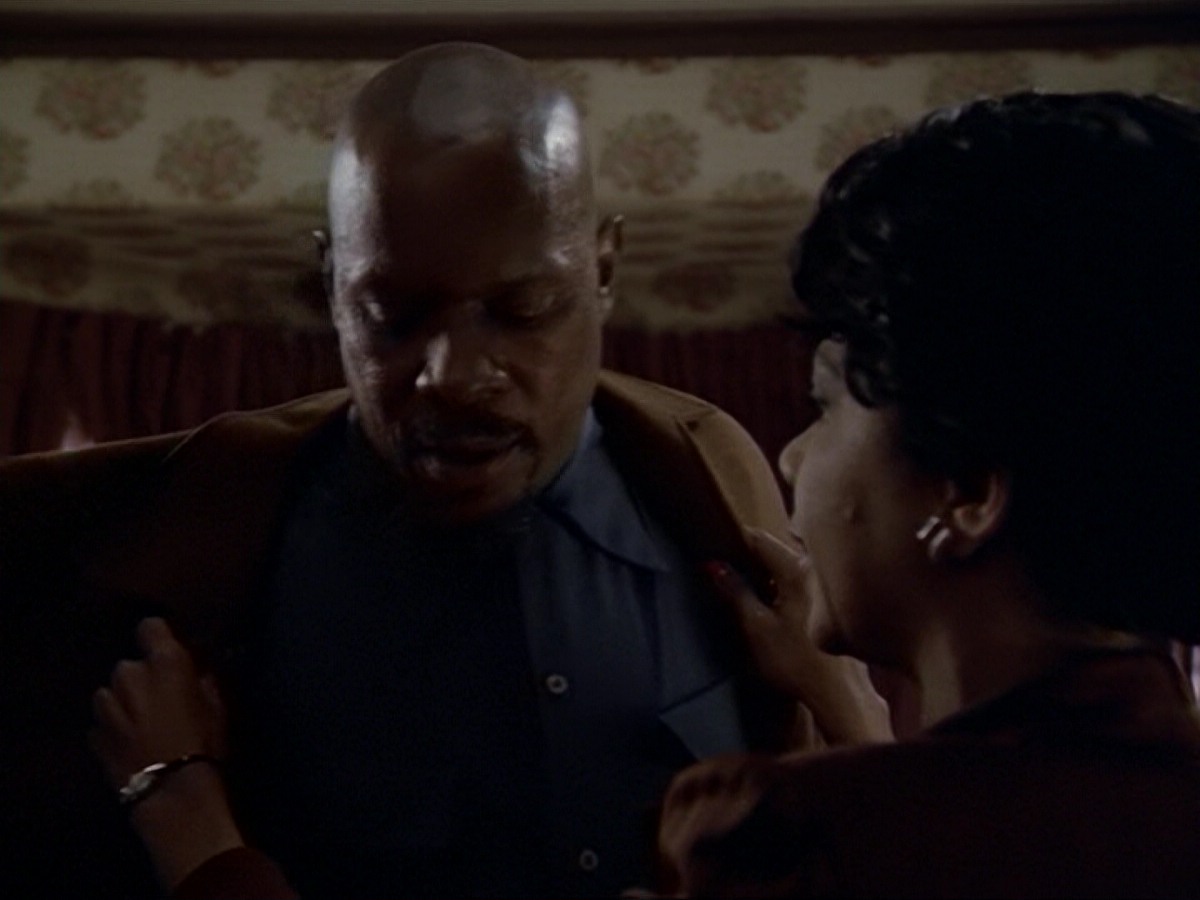 extant_StarTrek_DS9_6x13-FarBeyondTheStars_3566.jpg