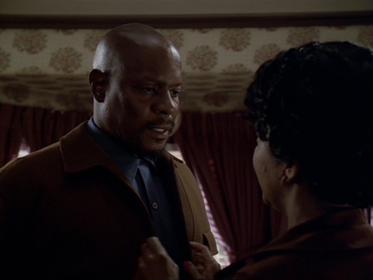 extant_StarTrek_DS9_6x13-FarBeyondTheStars_3576.jpg